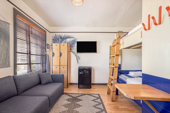 Room 34 of 61