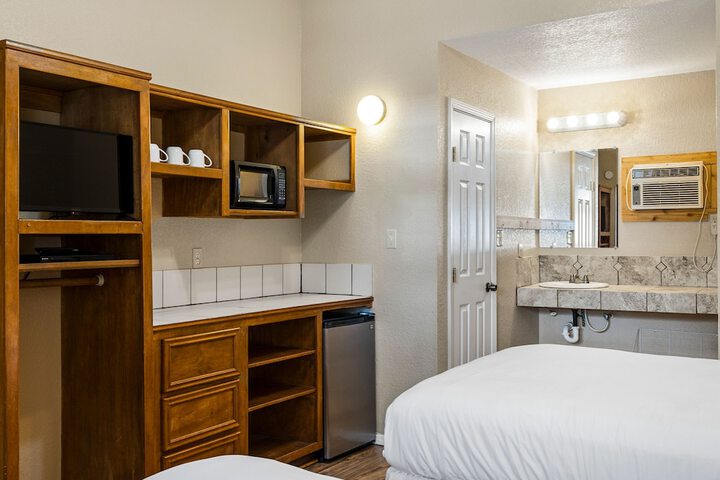 The Claire Hotel