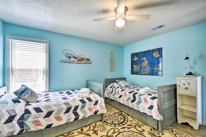Home w / Deck in Corolla Light: Walk to Beach!