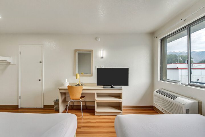 Room 33 of 61