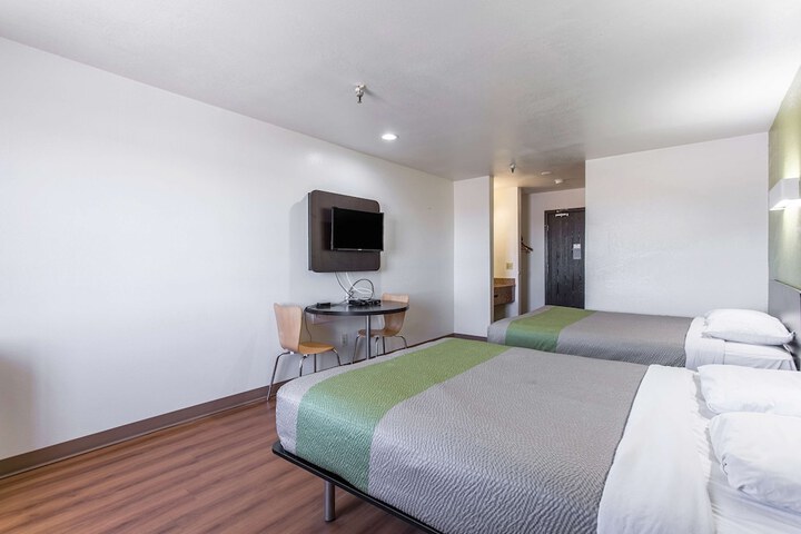 Room 21 of 48