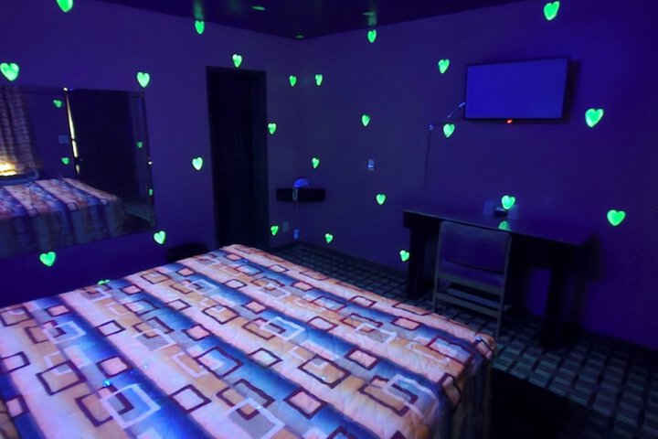 Room 8 of 35