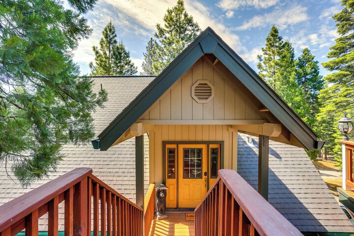Pet-friendly California Cabin w / Beach Access