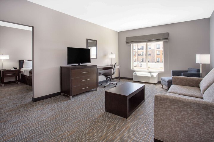 Room 28 of 51