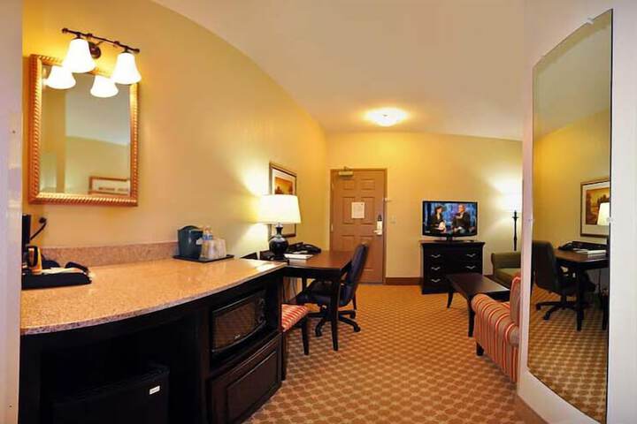 Country Inn & Suites by Radisson Conway, AR