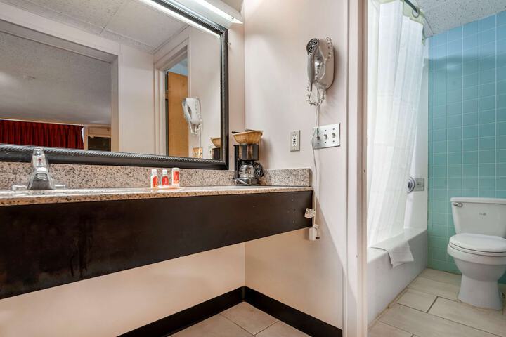 Room 15 of 23