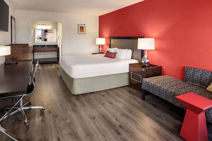 Room 25 of 63