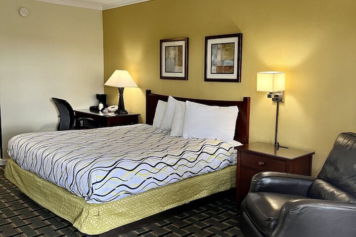 Room 25 of 48