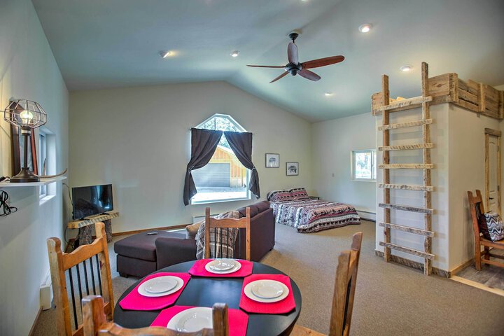 Mancos Cabin Rental on 80 Acres w / Mountain View!