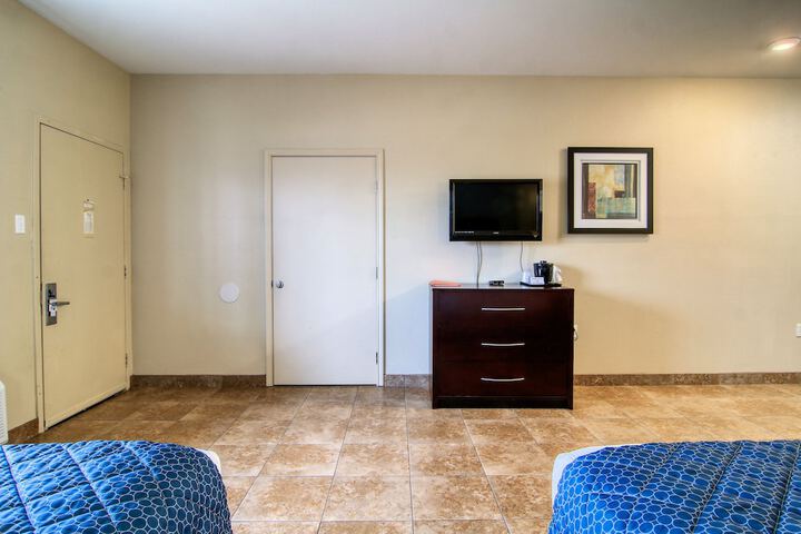 Room 32 of 47