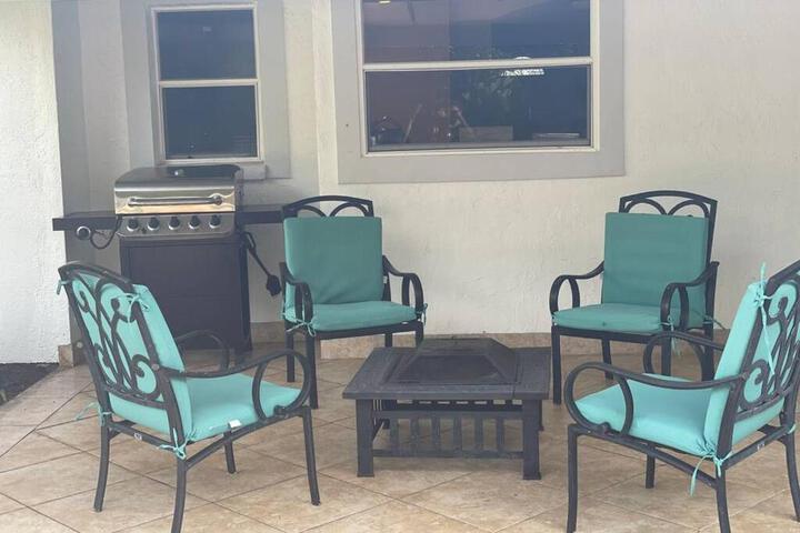 Cheerfull 4 / bed/ 3 Bath / pool / best Location