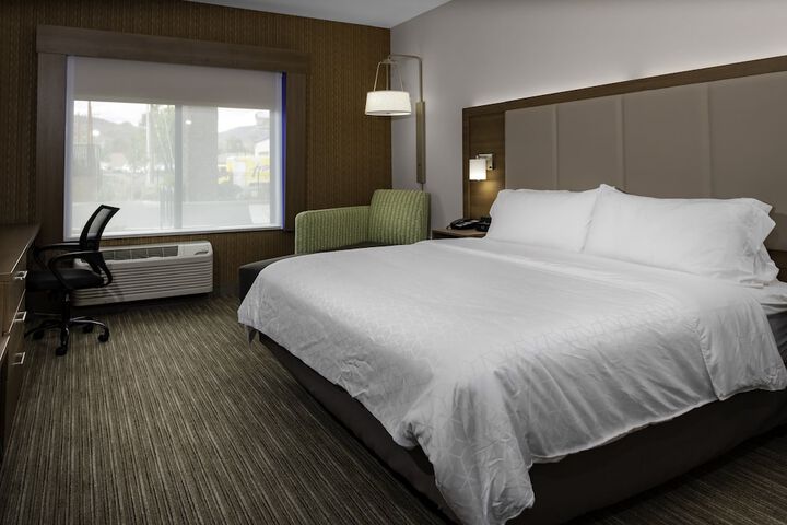 Room 16 of 36