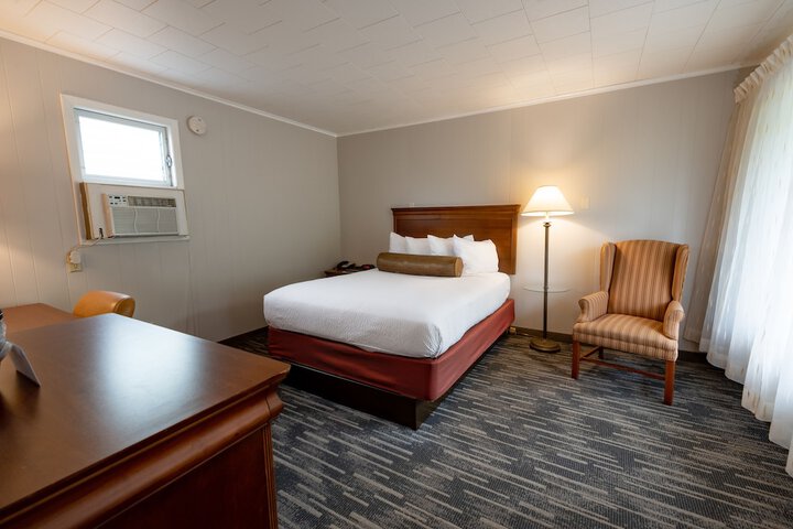 Scottys Lakeside Resort