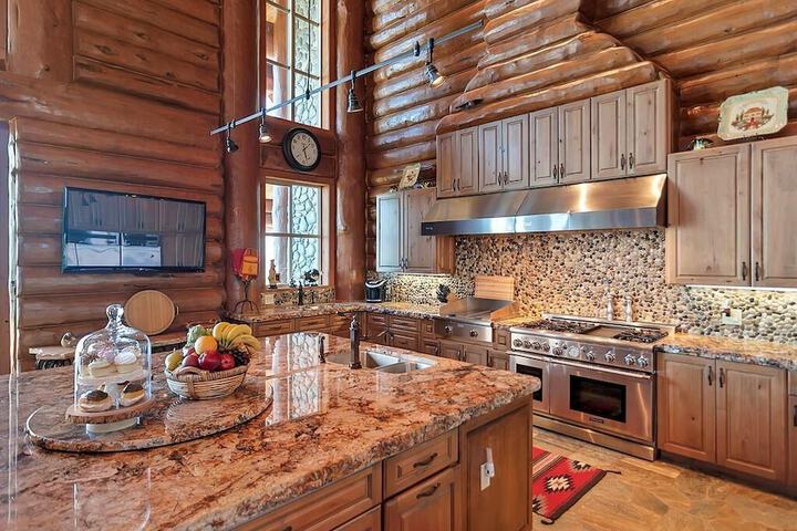 Lx28: Gold Beach Oceanfront Estate