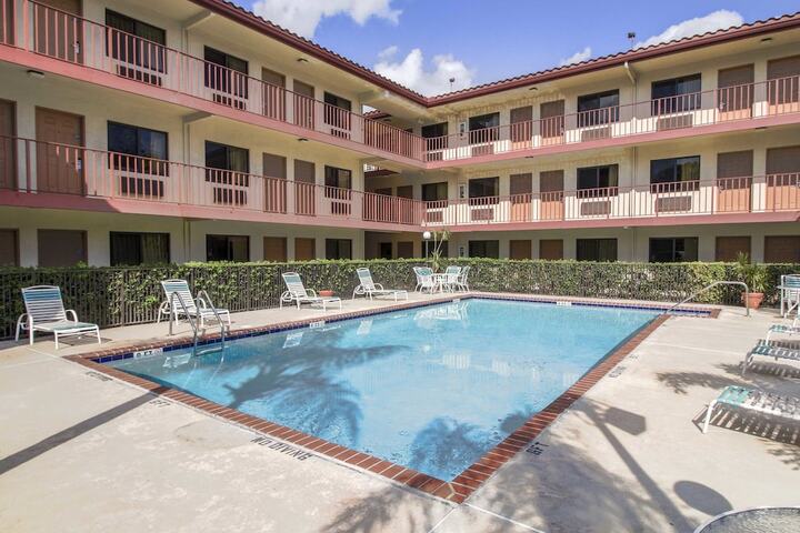 Pool 4 of 18