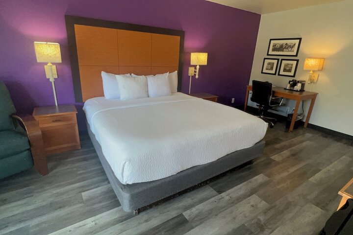 Room 35 of 76