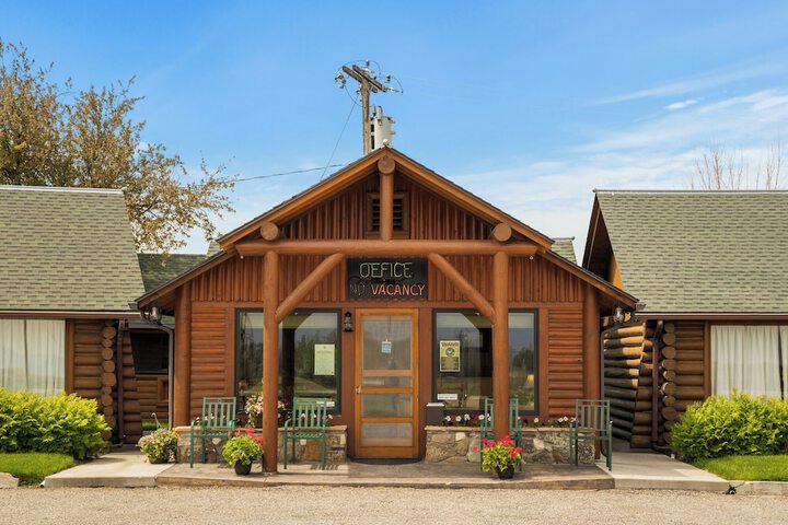 El Western Cabins & Lodges
