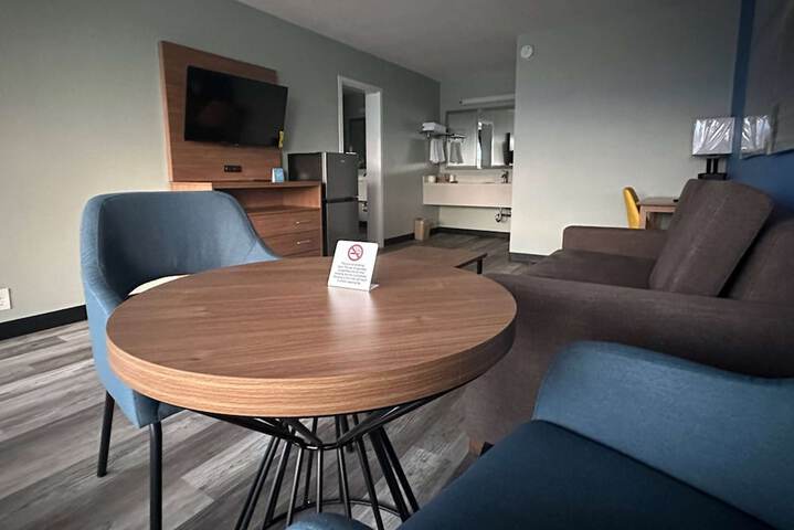 Days Inn & Suites by Wyndham Jennings