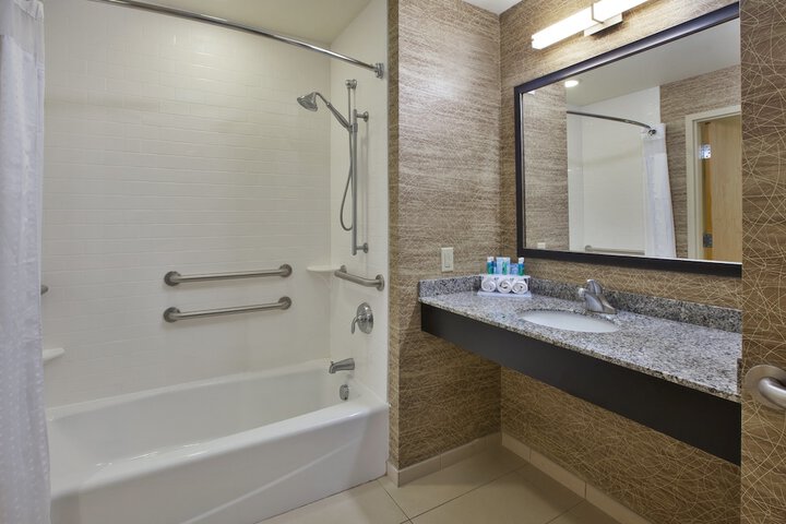Holiday Inn Express & Suites Geneva Finger Lakes by IHG