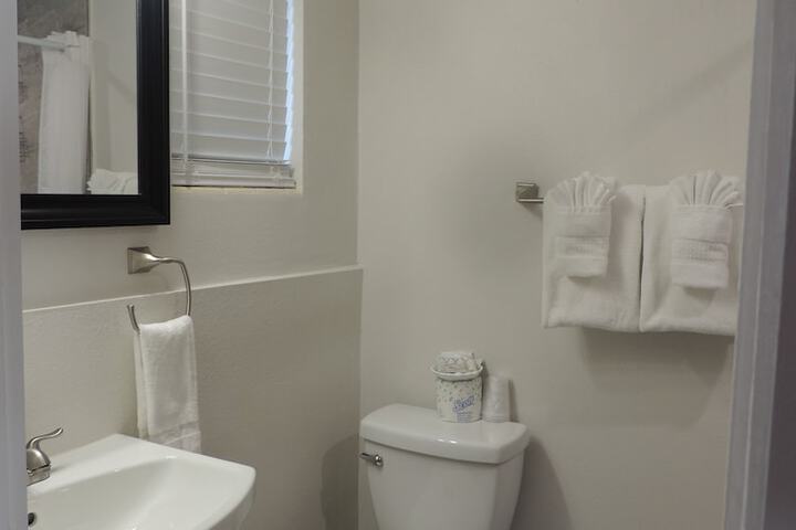 Room 27 of 82