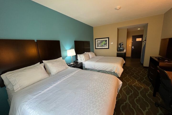 Room 33 of 48