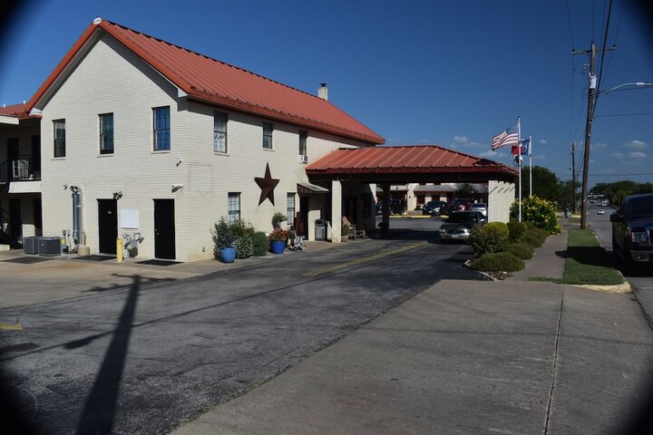 Hotel 13 of 80