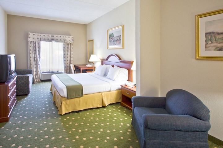 Room 36 of 80