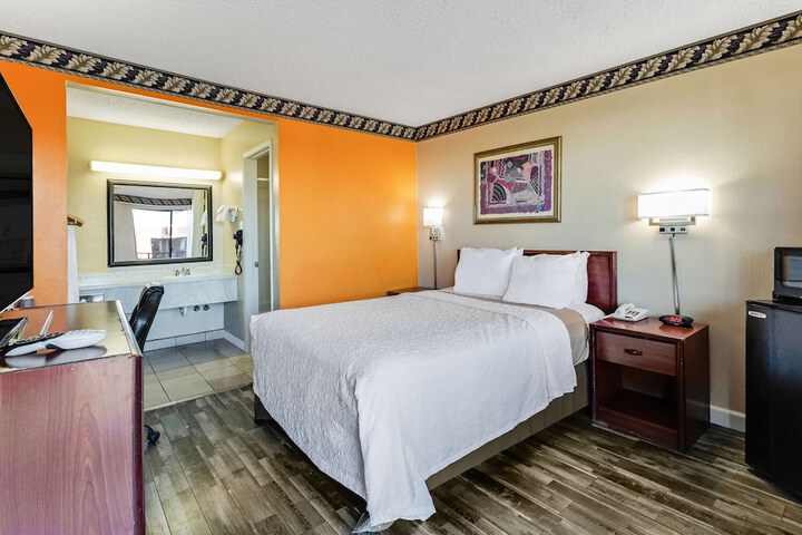 Room 19 of 28