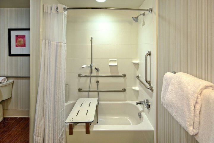 Room 13 of 33
