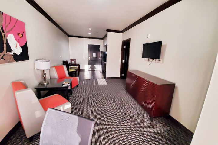 Room 32 of 66