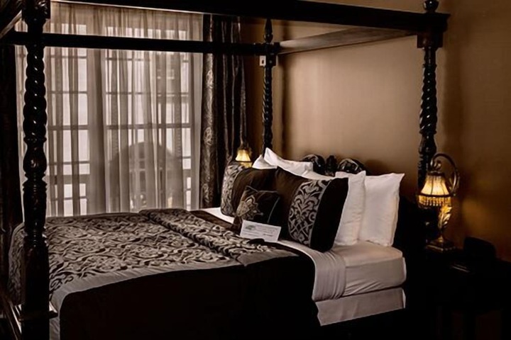 Room 17 of 39