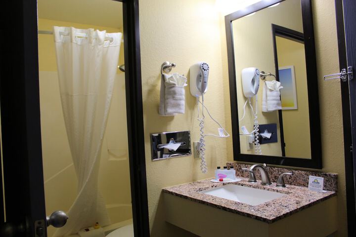 Room 26 of 60