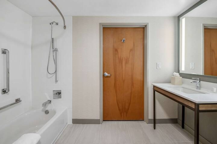 Room 16 of 37
