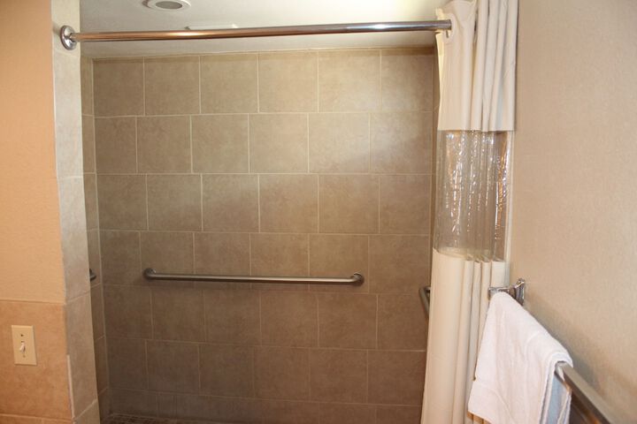 Room 27 of 39