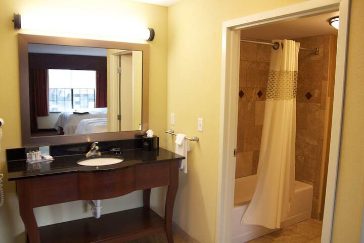 Hampton Inn & Suites Watertown