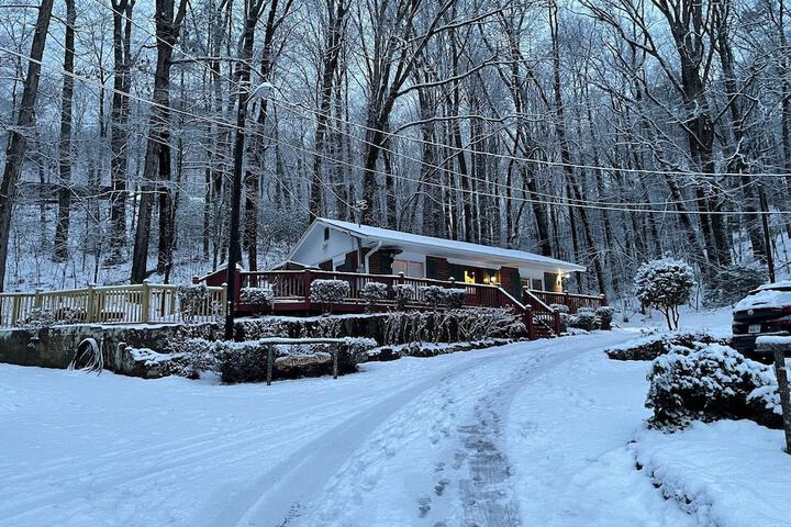 Mountain Aire Cottages Inn & Glamping