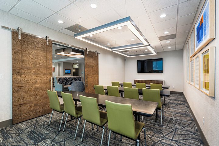 Holiday Inn Express & Suites Buford NE - Lake Lanier by IHG