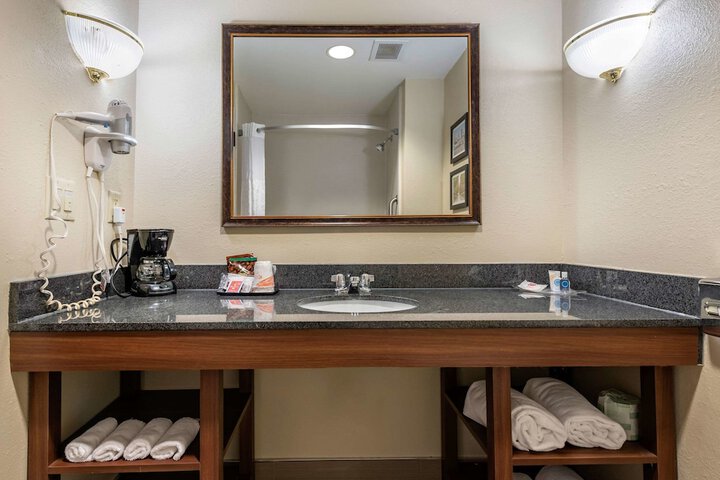 Room 13 of 38