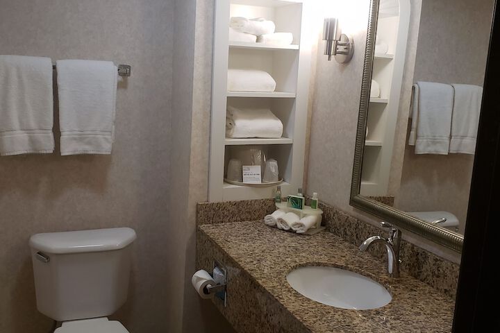 Holiday Inn Express Grove City by IHG