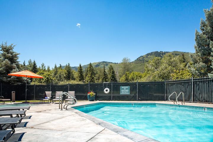 Pool 14 of 65