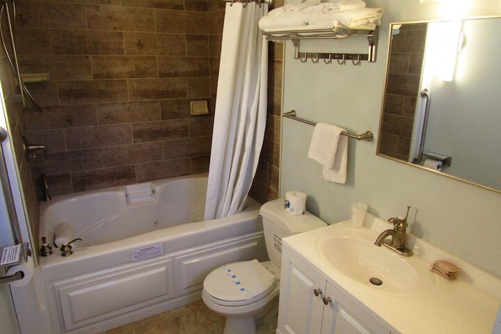 Shorelands Guest Resort and Cottages