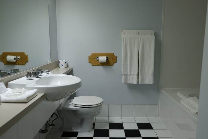 Room 37 of 60