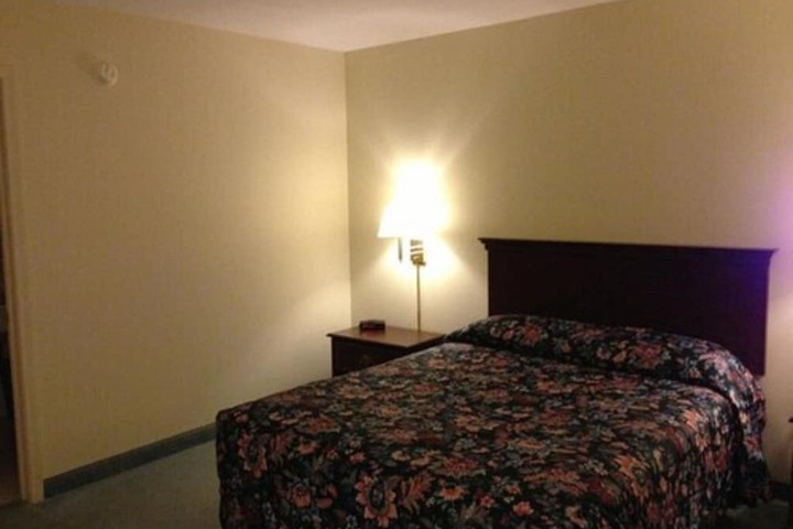 Room 8 of 10