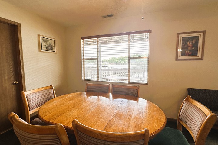 Room 48 of 299