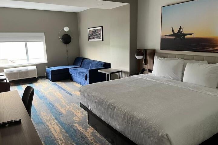 La Quinta Inn & Suites by Wyndham Manchester / Arnold AFB