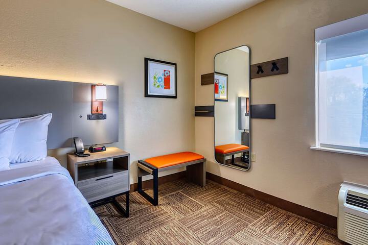 Room 43 of 68