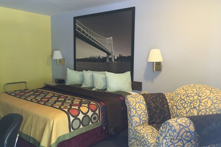 Room 30 of 33