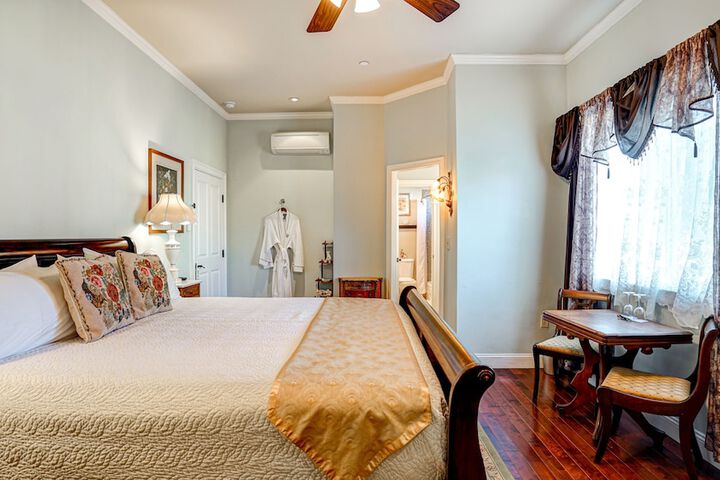 The River Belle Inn