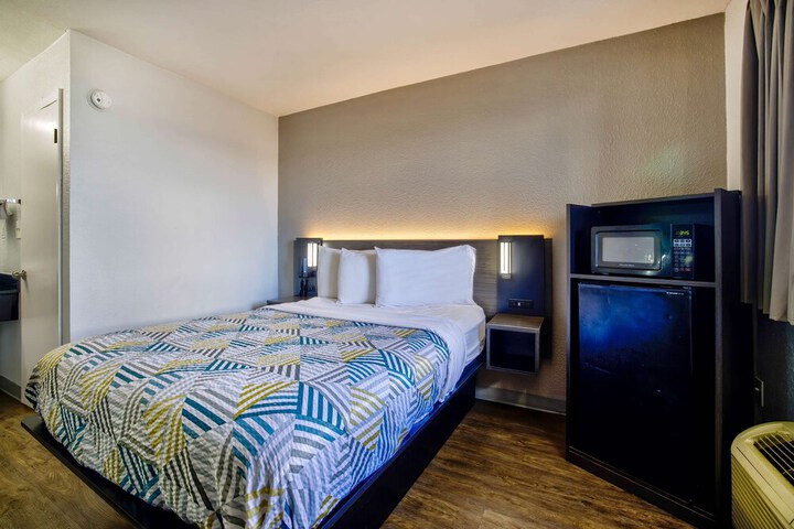 Room 11 of 26