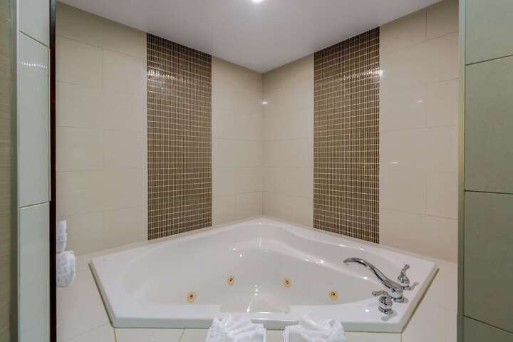 Best Western Premier Denham Inn & Suites